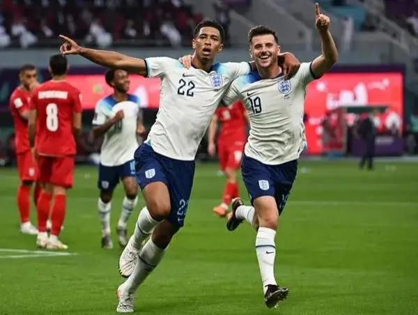 卡塔爾世界杯足球場事故__卡塔爾世界杯專用足球