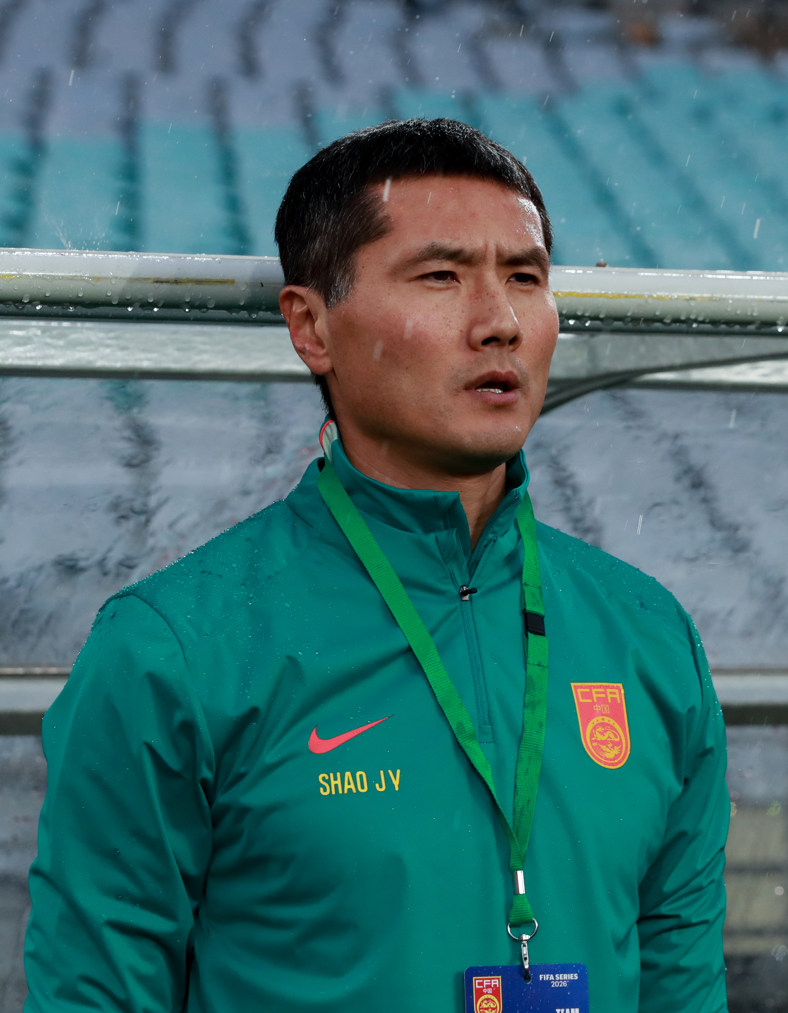 國足沖擊世界杯歷史_國足新帥邵佳一戰(zhàn)術(shù)應(yīng)對喀麥隆_2026國足喀麥隆正式比賽首秀