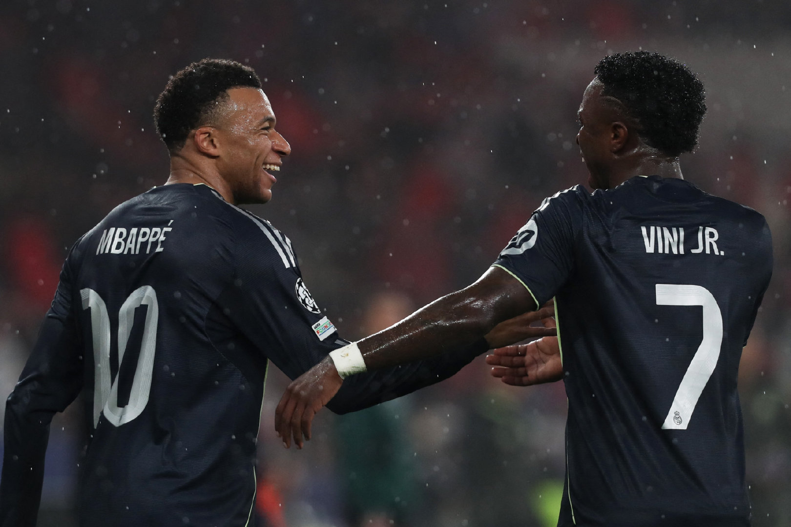 歐冠聯賽階段最后一輪對決_曼城壓哨突圍皇馬爆冷_青年歐冠聯賽積分榜